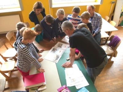 Schulkinder in einem Klassenraum der Pestalozzischule